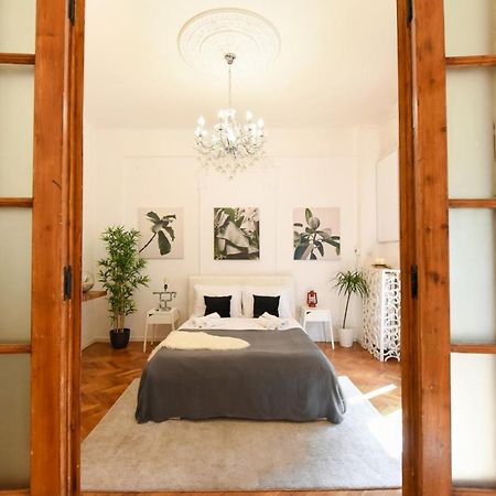 Ferienwohnung Love.Travel.Explore ♥️Apt W/ Balcony In Old Town Bukarest Exterior foto