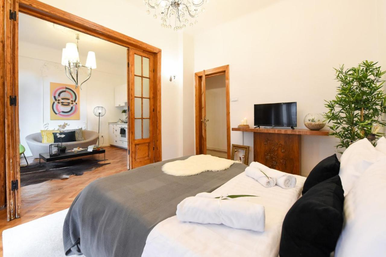Ferienwohnung Love.Travel.Explore ♥️Apt W/ Balcony In Old Town Bukarest Exterior foto
