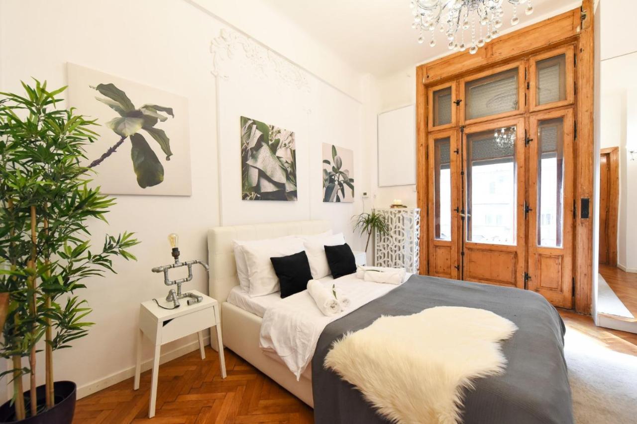 Ferienwohnung Love.Travel.Explore ♥️Apt W/ Balcony In Old Town Bukarest Exterior foto