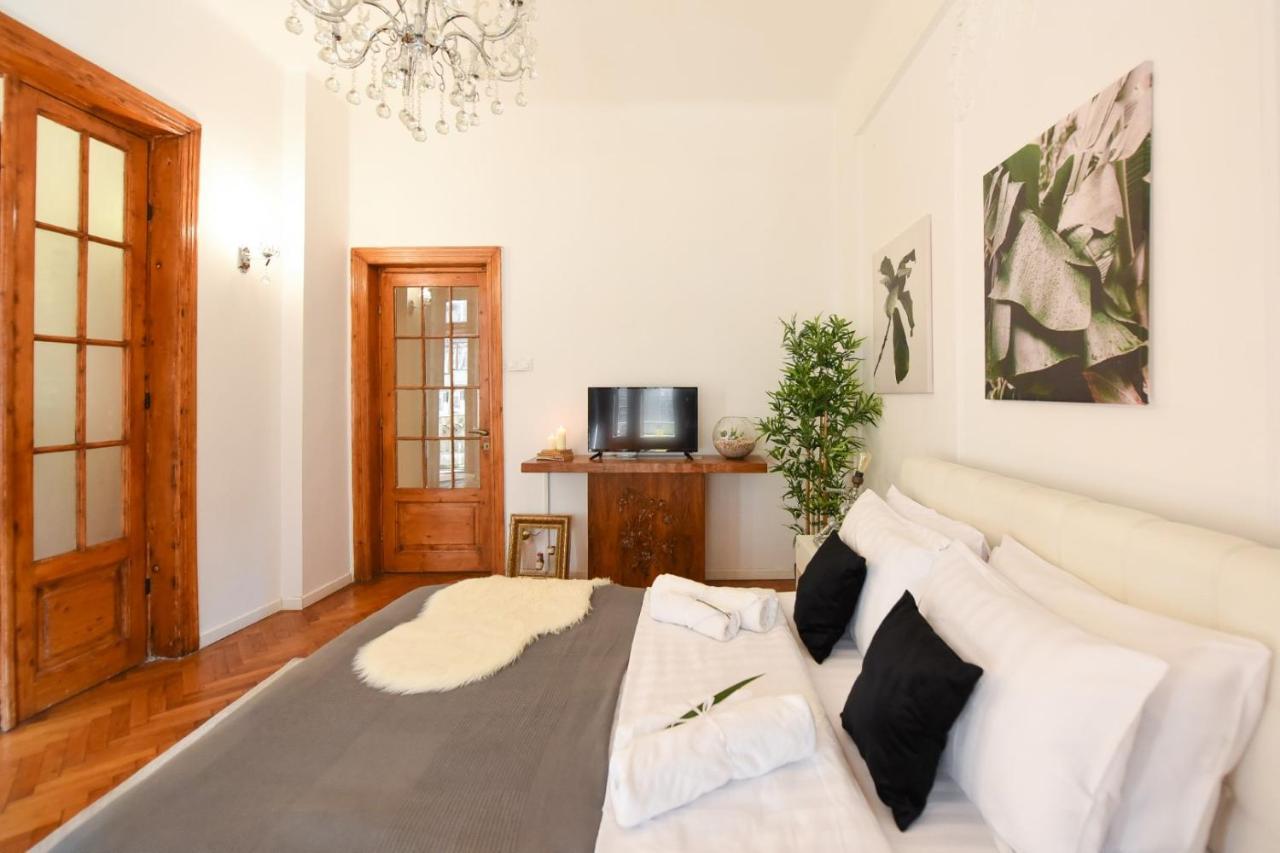 Ferienwohnung Love.Travel.Explore ♥️Apt W/ Balcony In Old Town Bukarest Exterior foto
