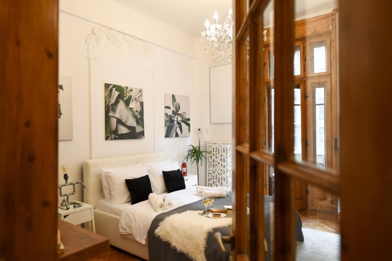 Ferienwohnung Love.Travel.Explore ♥️Apt W/ Balcony In Old Town Bukarest Exterior foto