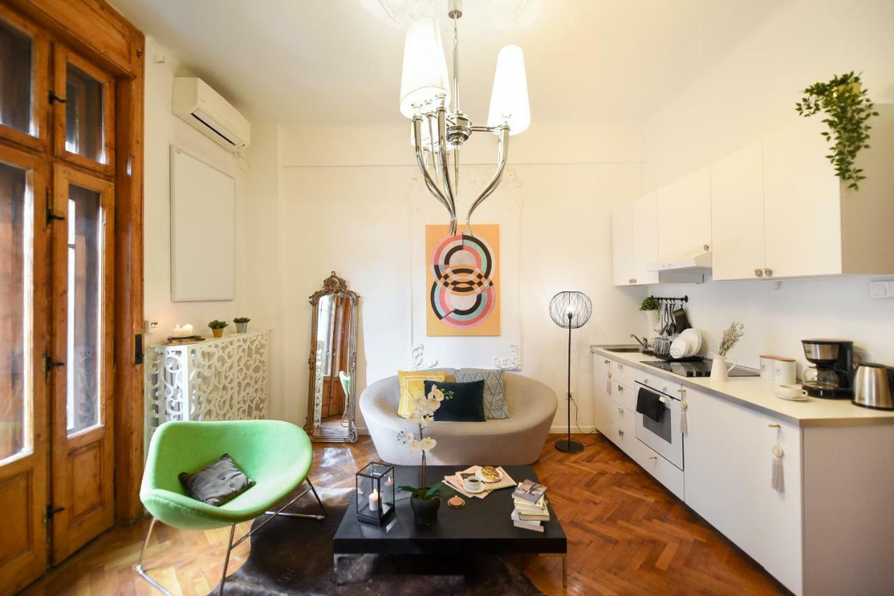 Ferienwohnung Love.Travel.Explore ♥️Apt W/ Balcony In Old Town Bukarest Exterior foto