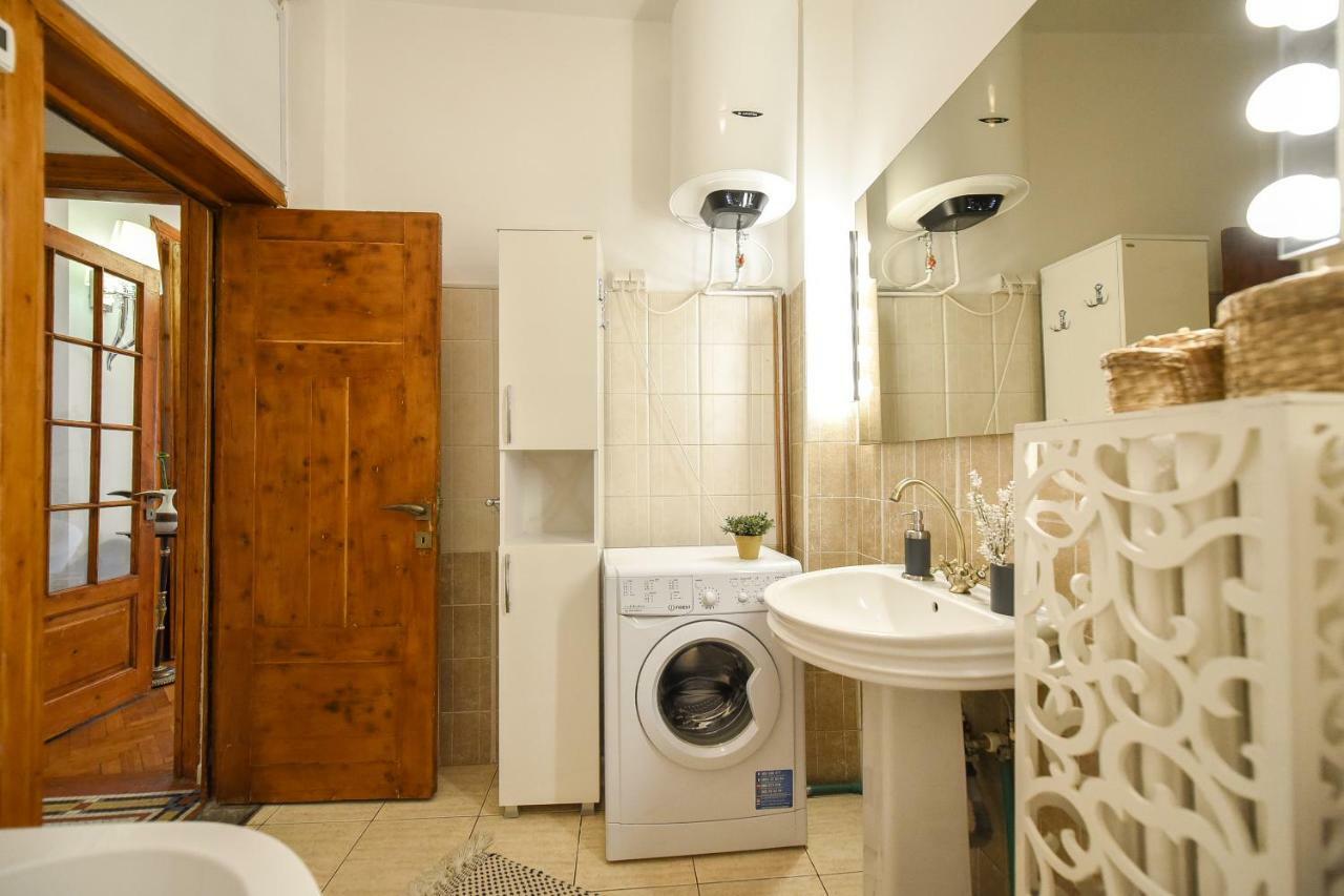 Ferienwohnung Love.Travel.Explore ♥️Apt W/ Balcony In Old Town Bukarest Exterior foto